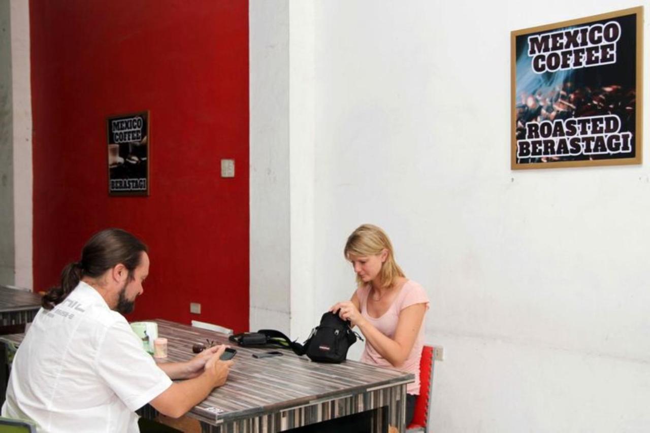 Hotel Mexico Berastagi Buitenkant foto